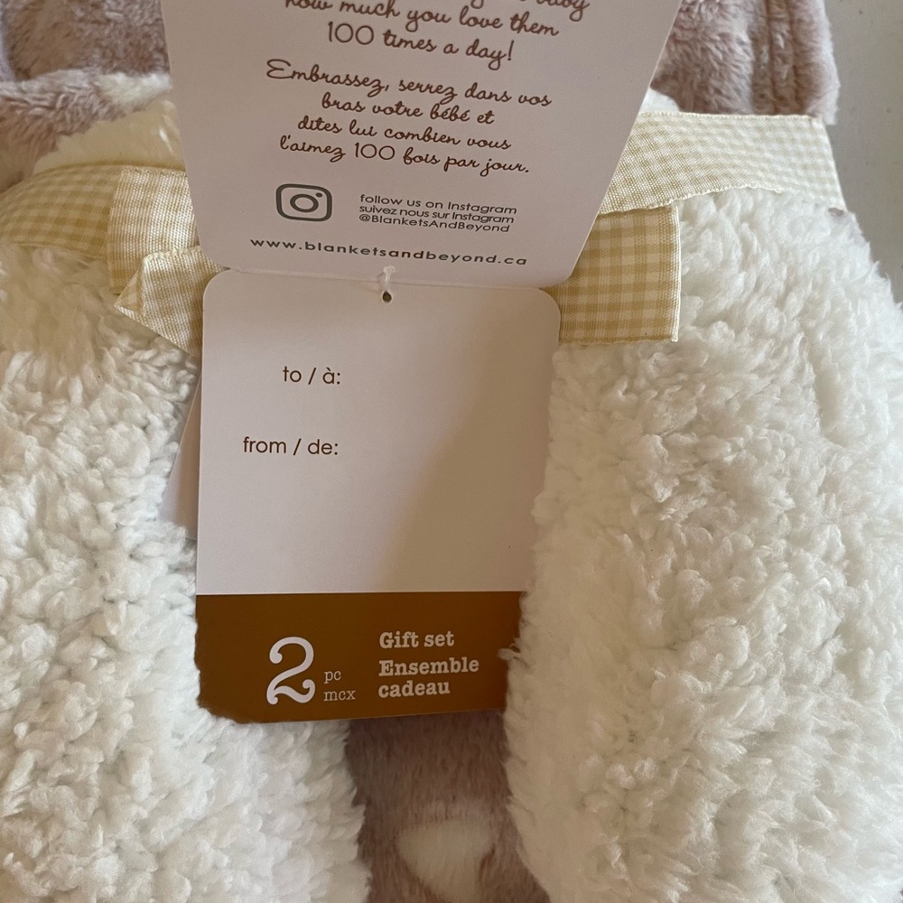 BLANKETS AND BEYOND - Rose Hearts Cozy Baby Blanket with White Travel Pillow Set - Picture 4 of 8